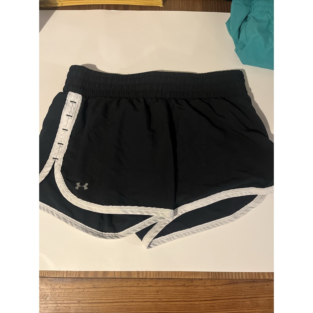 Under Armour Women's Medium Heat Gear Activewear Logo Shorts